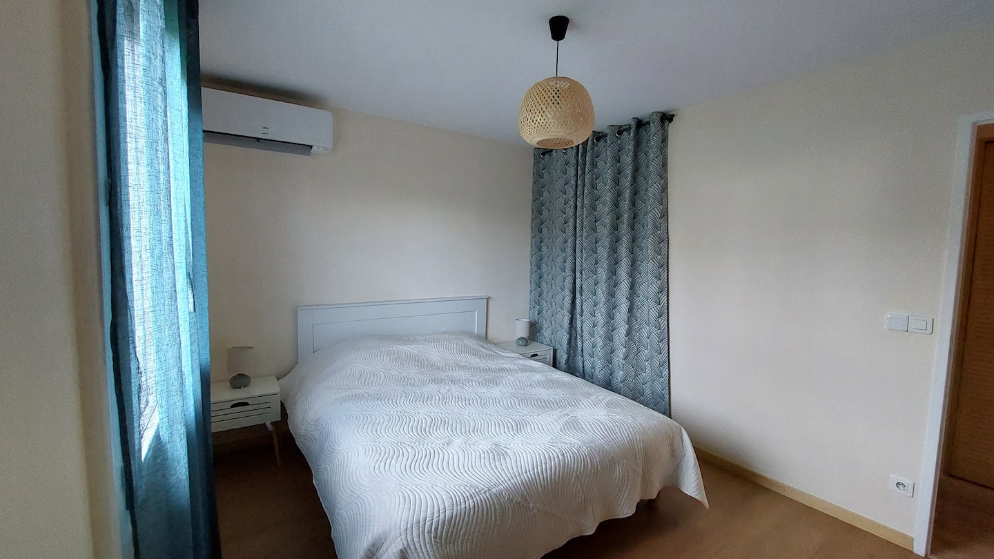 Gite des pommiers montret 71440 chambre principale