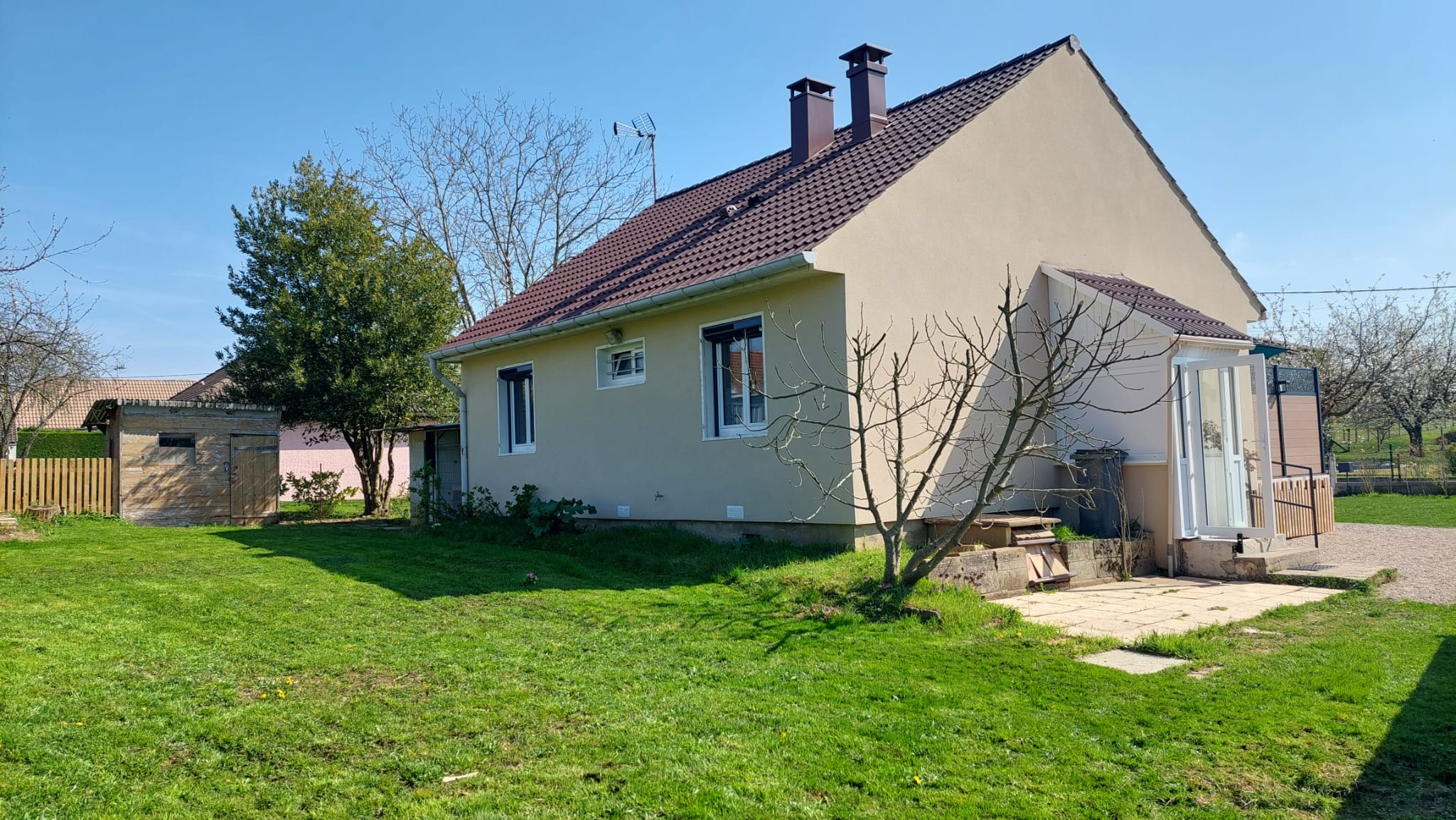 Gite des pommiers montret 71440 jardin